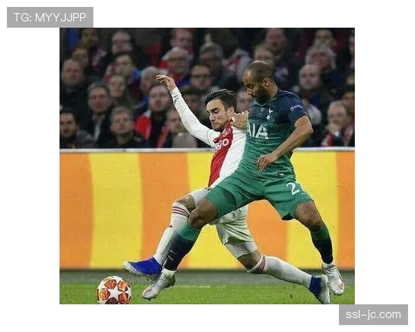 欧冠半决赛将启用新型连接球技术，为VAR提供更精确的越位线